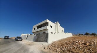 فيلا في دير غبار للبيع